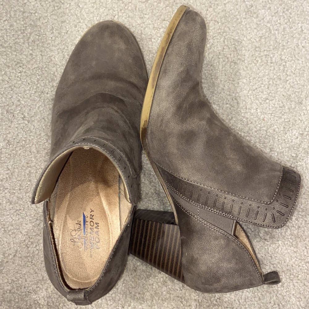 Life Stride booties size 9W